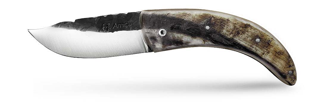 couteau corse (pliant) amicu guilloché main corne de bélier lame carbone martelée ©comptoir du couteau