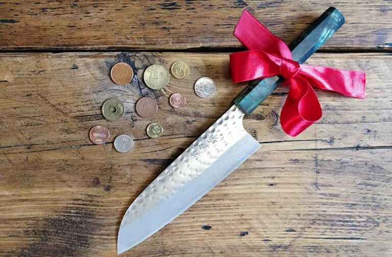 Peuton offrir un couteau en cadeau ? • Comptoir du Couteau