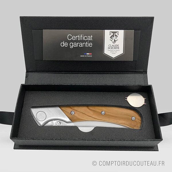 le couteau de chasse manche en bois de olivier par claude dozorme livré dans un coffret