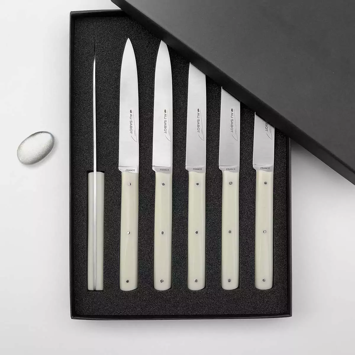 6 couteaux de table couleur sable écru Richelieu fabriqués à Thiers