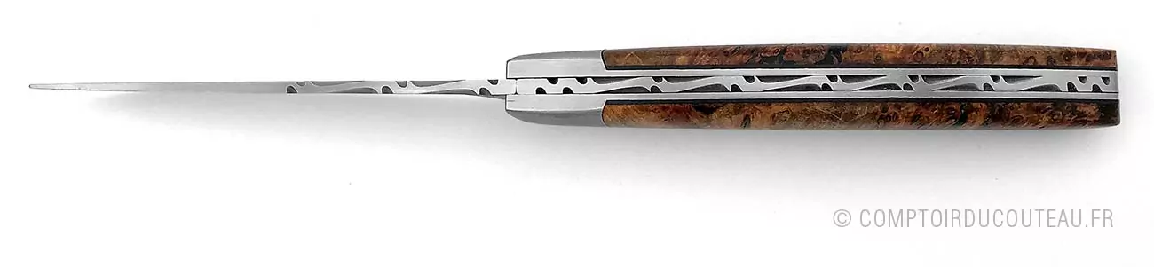 couteau le thiers manche en bois érable stabilise ressort et lame guilloches dessus