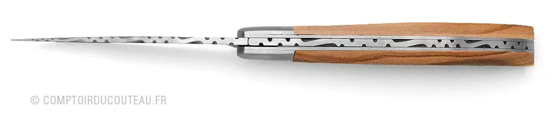 couteau yatagan basque en bois d'olivier guilloché