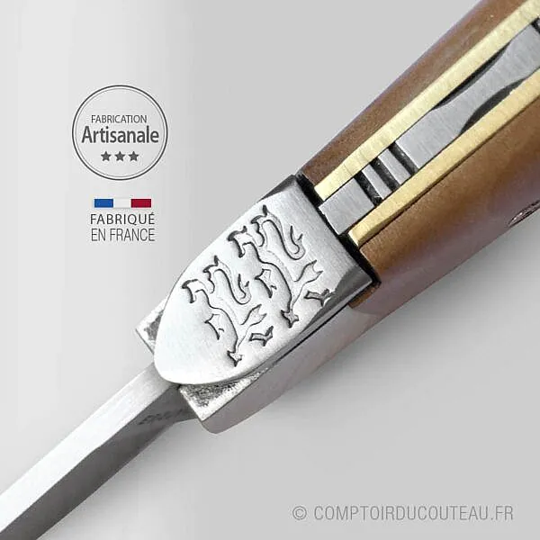 couteau normaund, couteau normand artisanal detail blason gravé sur la mouche