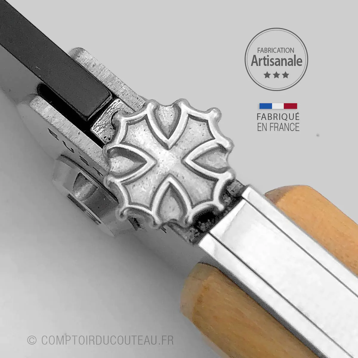 couteau occitan liner olivier ressort forgé croix occitane - détail