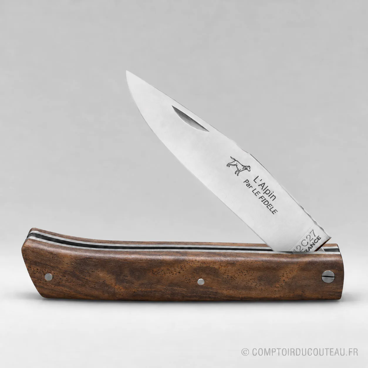 Couteau Le Fidèle L’Alpin noyer 55467 entrouvert, manche de 10 cm et lame inox 12C27 gravée