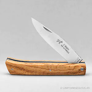 Couteau Le Fidèle L’Alpin olivier 55467 entrouvert, manche de 10 cm et lame inox 12C27 gravée
