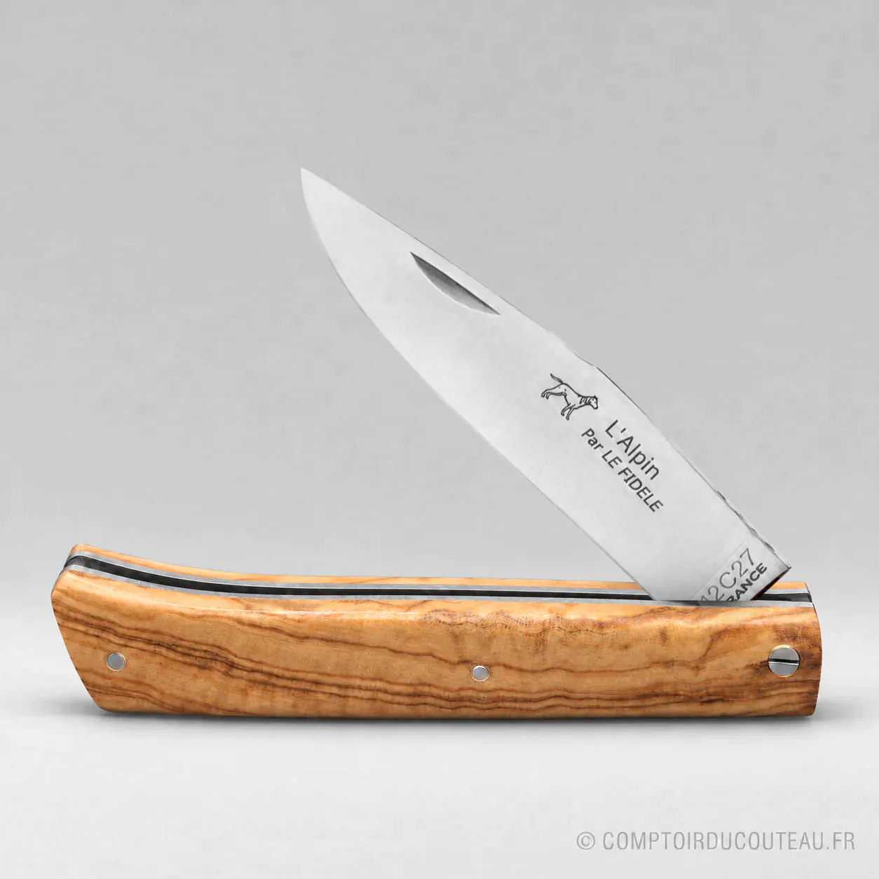 Couteau Le Fidèle L’Alpin olivier 55467 entrouvert, manche de 10 cm et lame inox 12C27 gravée