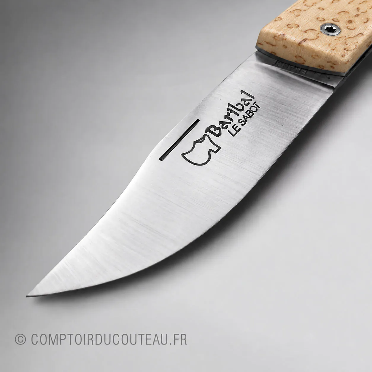 Détail de la lame et du plein manche en bouleau du Baribal Au Sabot